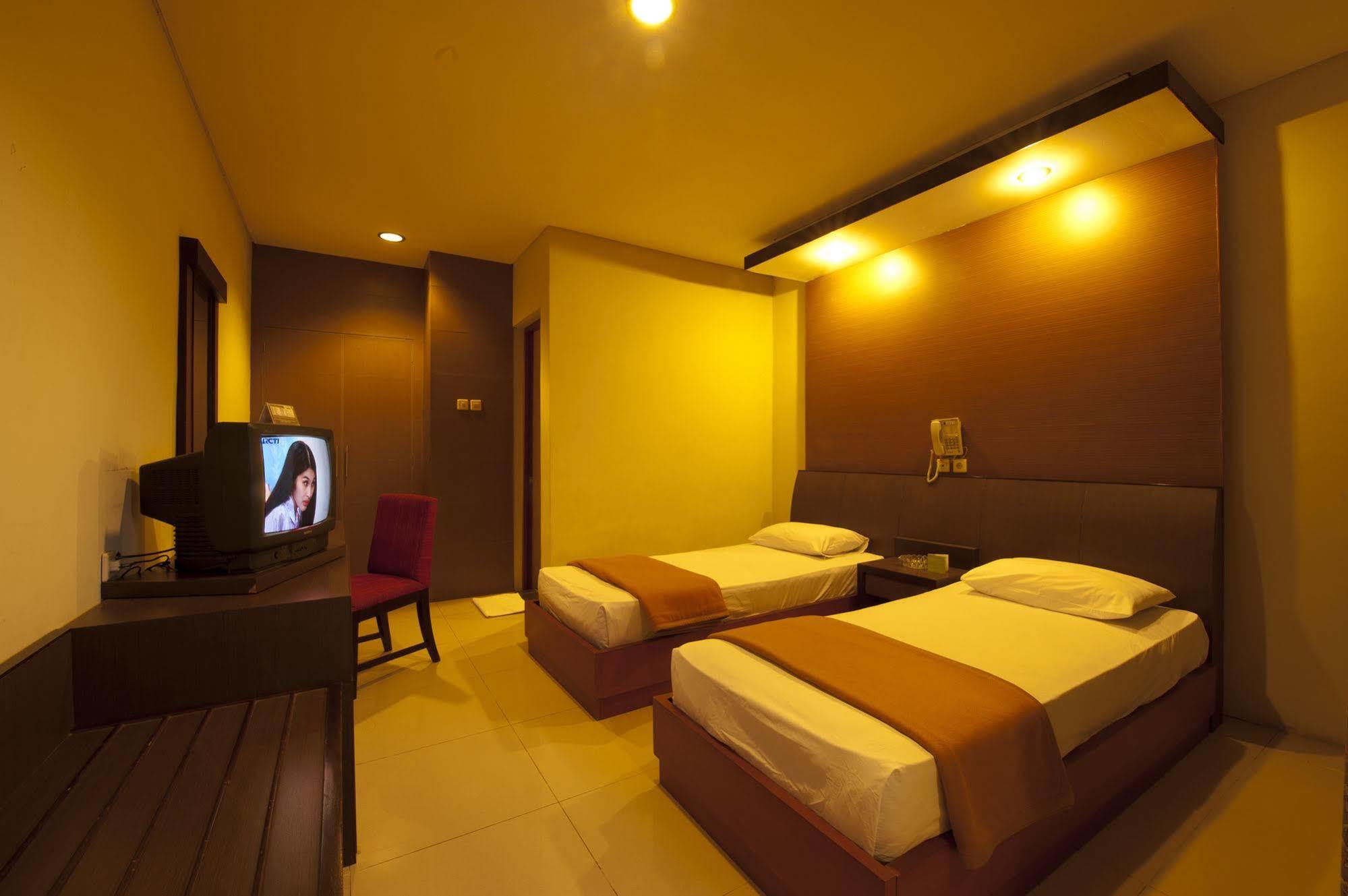 Hotel Bintang Tawangmangu Extérieur photo